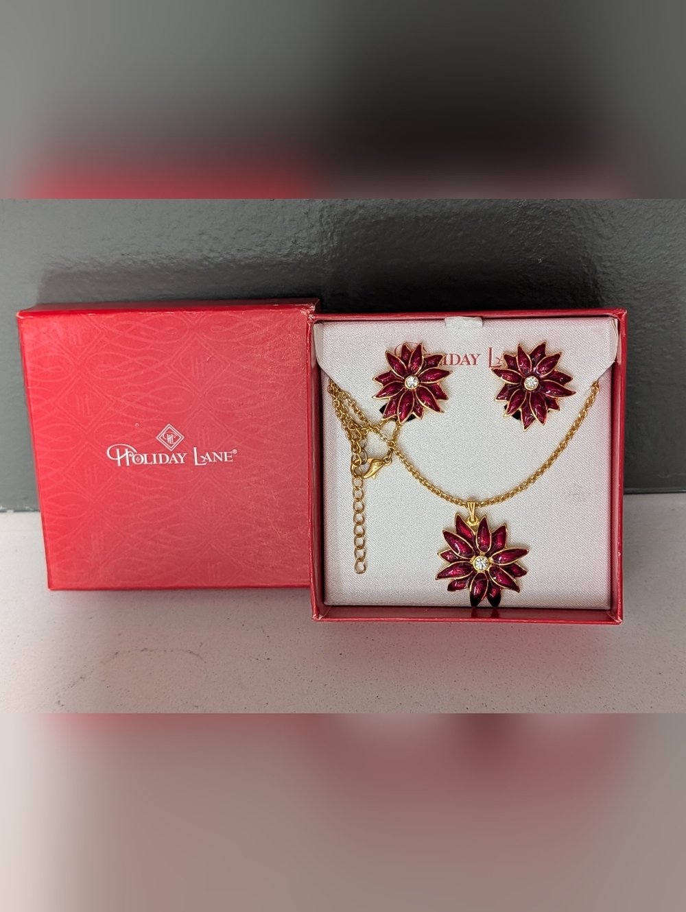 NWT Jewelry Set Necklace & Earrings, Holiday Poinsettia Red Flowers